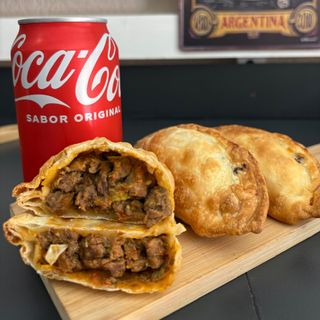 Promoción 3 Empanadas + 1 Refresco. 