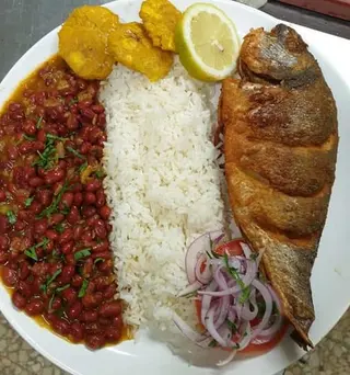 Dorada Con Menestra