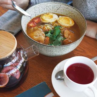 Жареный рамен с курицей