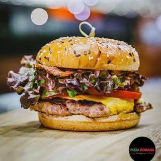Gourmet burger Black Angus 330 gr (cu cartofi si sos 