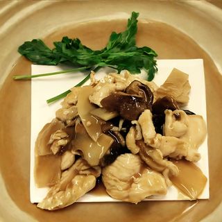 50 Pollo con funghi e bambù