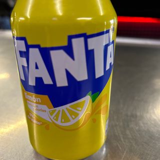 Fanta Limón lata 330ml.