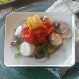 Salata cu ardei copti si branza de capra (V)