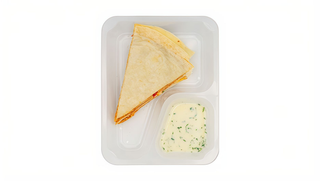 Quesadillas z szarpanym indykiem bbq z warzywami bbq, dip kolendrowy