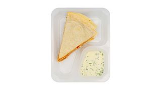 Quesadillas z szarpanym indykiem bbq z warzywami bbq, dip kolendrowy