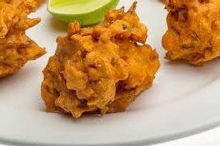 Bhaji De Cebolla Con Salsa De Ajo