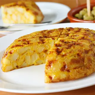 Tortilla tradicional con cebolla para 4-5 pax