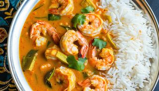 Curry indian cu creveti , lapte de cocos si orez basmati