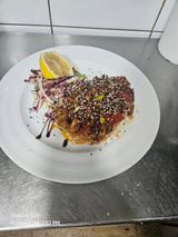 Tuna steak sa toplom ljutkastom povrćnom salsom 400 gr
