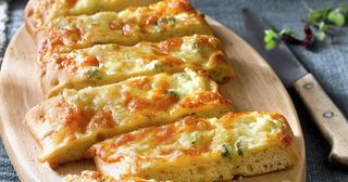 Focaccia Con Ajo Y Queso