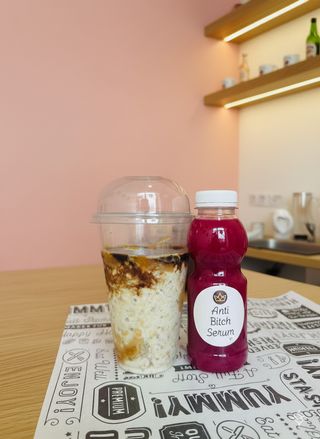 Snikers overnight oats + Iron juice