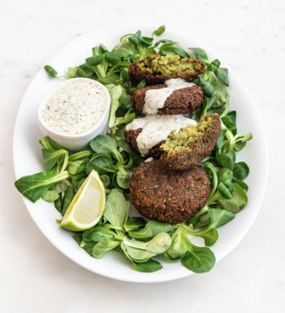 Plato kebab de falafel