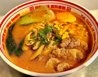 M3 Ramen con manzo pomodoro 青海肥牛面