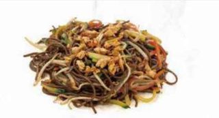 127 spaghetti di grano saraceno saltati con pollo e verdure