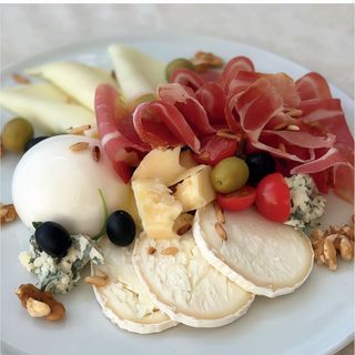 Insalata Con Formaggio Di Capra