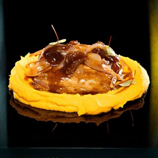 Свинско бон филе с конфи от лук и сладко от смокини (450г)