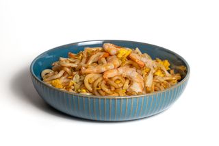Yaki udon giapponese con gamberi