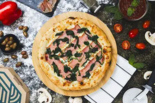 Pizza Spinaci con Carne Grande