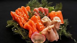 B17.  Fresh Sashimi Mix Box 20pçs