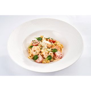 Фетучини с семгой и креветками 