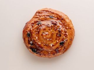 Равлик із заварним кремом та цукатами (120g)