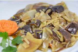 Bambú y setas salteadas