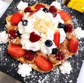 Bubble Waffle Berry Kiss