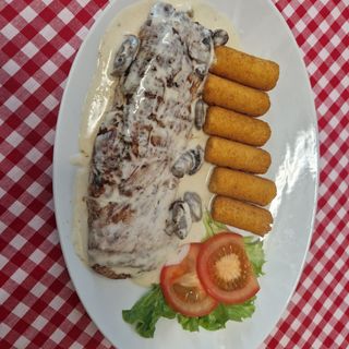 Grofovski odrezak u umaku od gljiva s kroketima