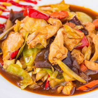 Menus pui cu legume cu orez si salata