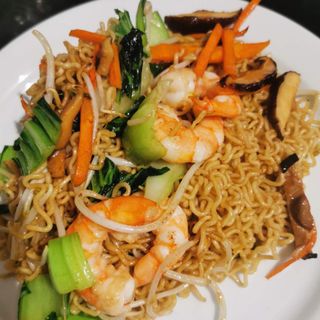 Tallarín frito con gambas