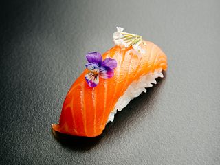 Нігірі лосось (45g)