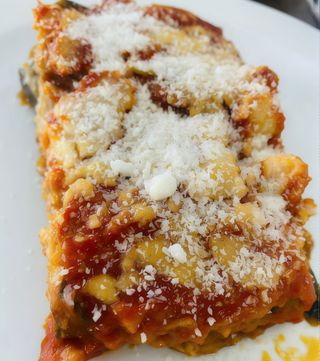 Parmigiana de berenjena con salsa de tomate