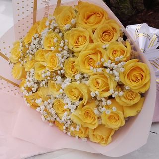 40pcs of yellow roses with gypsophila 