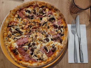 Pizza Prosciutto e Funghi  Ø 32cm