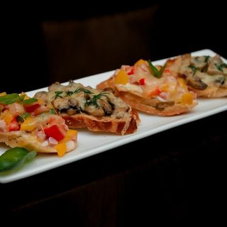 Բրուսկետա սնկով և խոզապուխտով