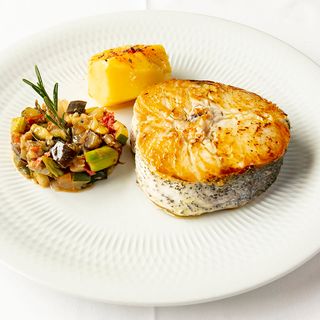 Merluza De Burela De Delante A Atrás Con Su Bilbaína Ligera