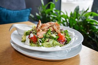 Obrok salata sa piletinom