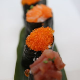 814-NIGIRI TARTAR SALMÓN (2 PCS)  D