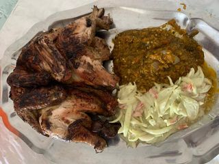 ½ Poulet Braisé + Attiéké