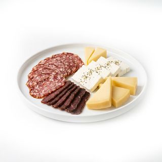 Плато домашни сирена и колбаси 400г