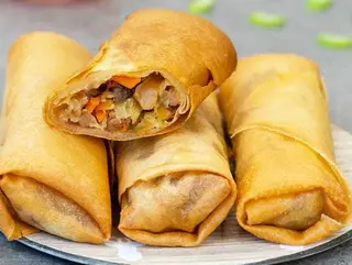Golden Brown Chicken Spring Rolls