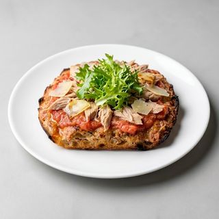 Coca De Ventresca Y Tomate