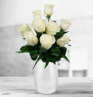 Buchet de 9 trandafiri albi