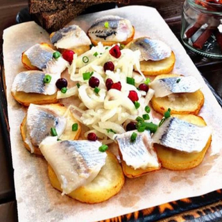 Оселедець на картоплі (270г)