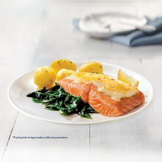 File somon gratinat pe pat de spanac 