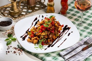 Tigaie picantă de pui