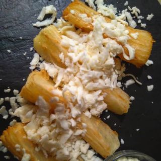 Palitos De Yuca Frita Con Queso Fresco Rallado
