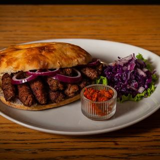 5 goveđih ćevapa na kajmaku