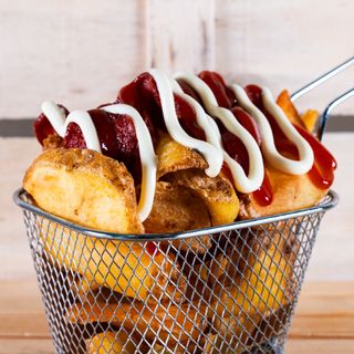 Patate fritte con wurstel