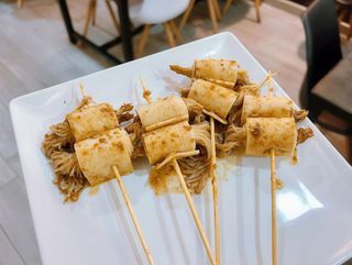 seta enoki con yuba fresca